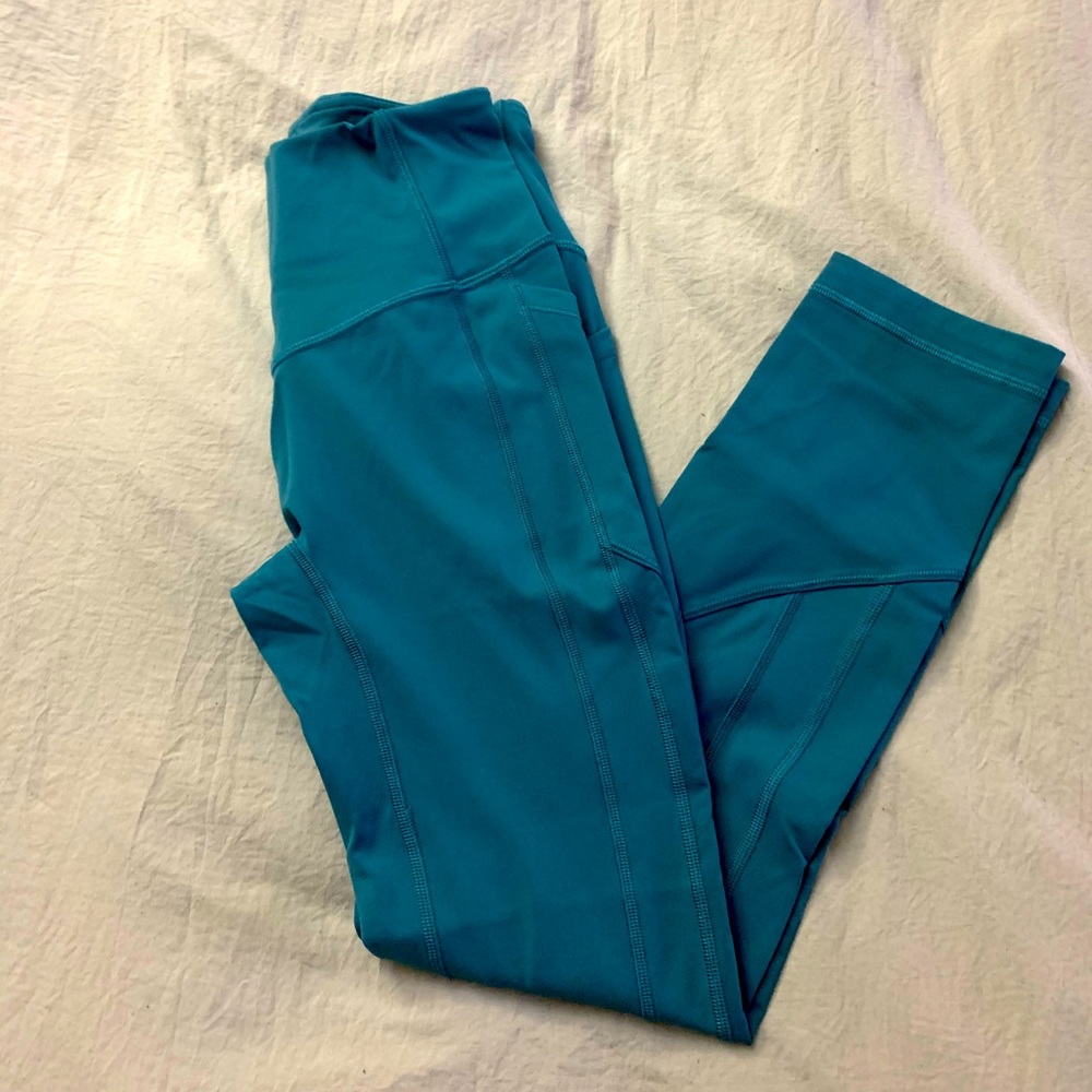 Lululemon All the Right Places II crop, size 4